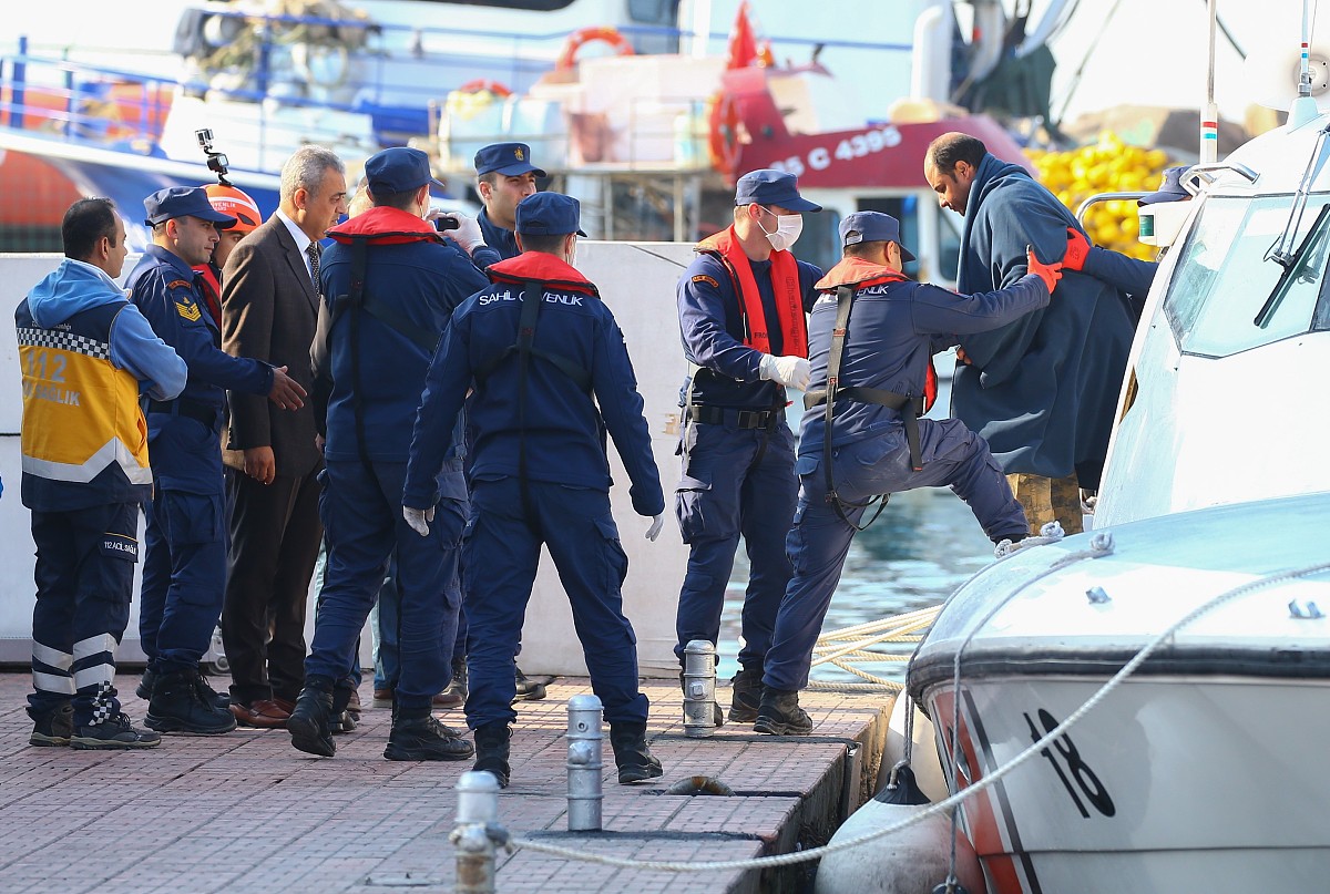 美国军舰可以全世界巡航但在发生战乱国家不会撤侨的根本原因是什么