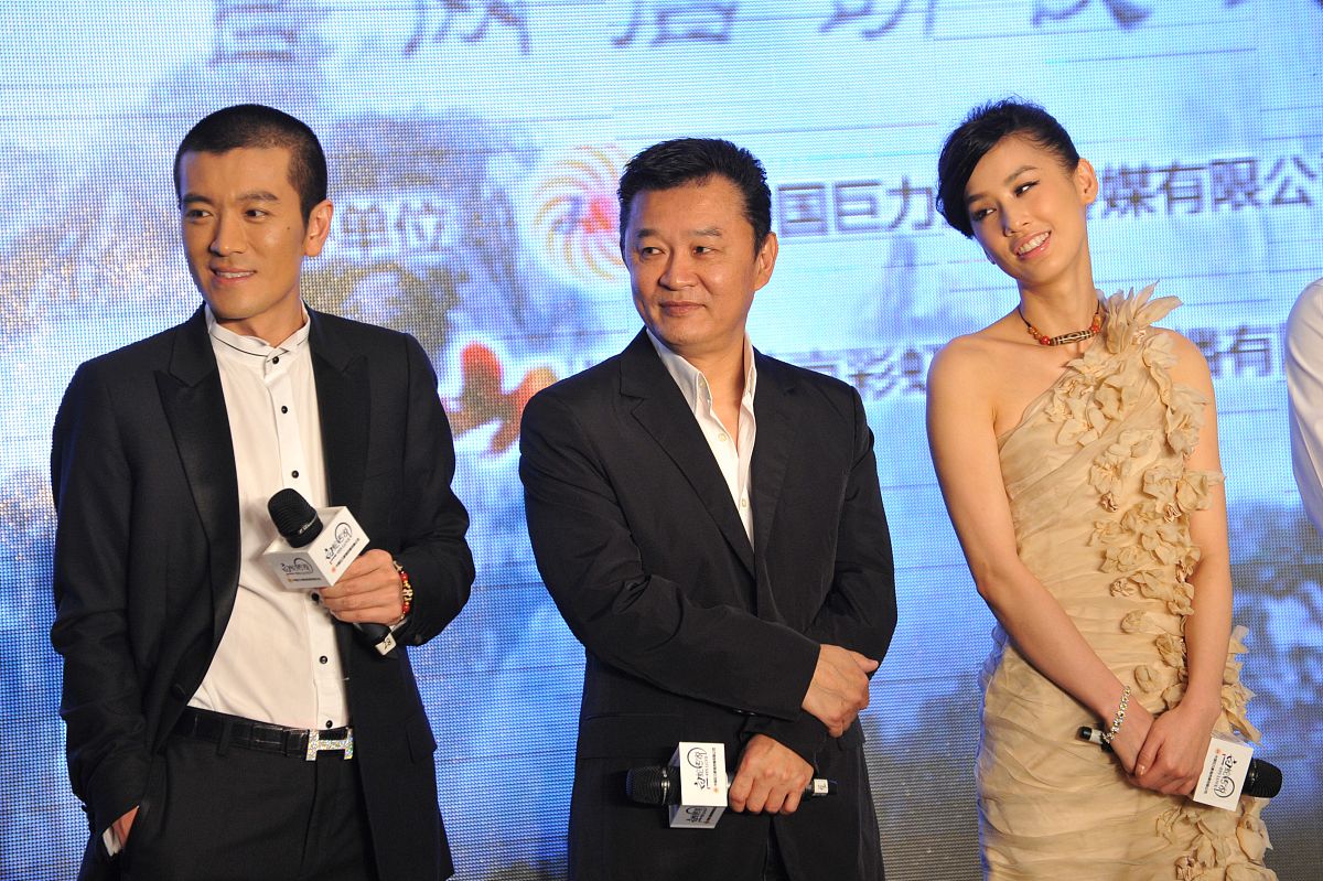 2011年8月10日,北京,电影《白蛇传说》官网启动仪式.程小东成了黄圣依