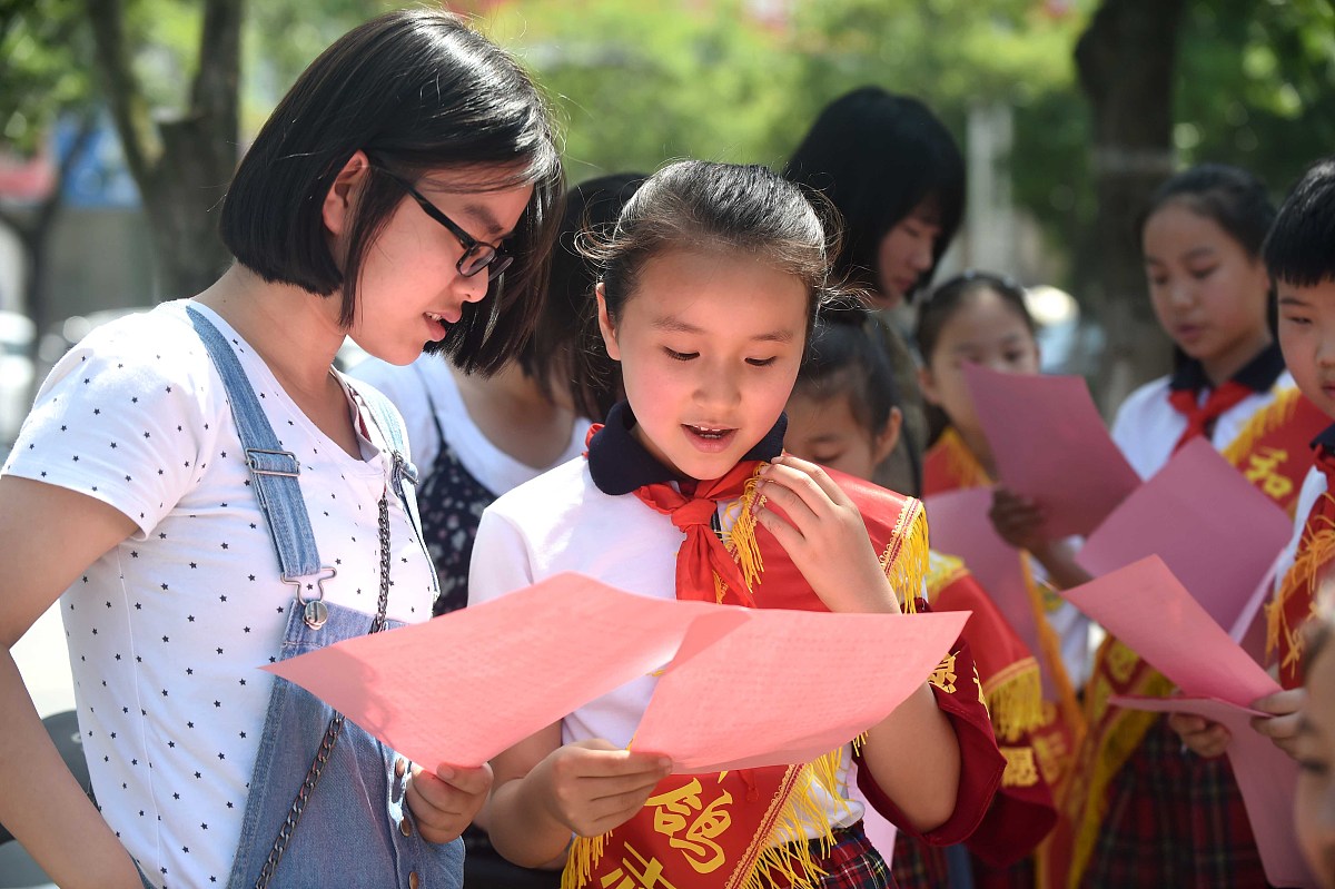 我是某村委会的宣传助理员给我写四篇周记
