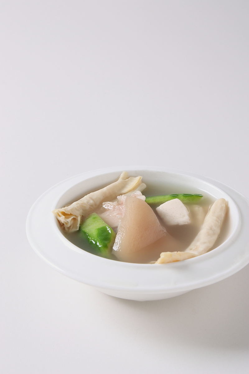 2012年08月10日,广东省广州市,猪蹄是多用途的良药.猪蹄中含有丰富的