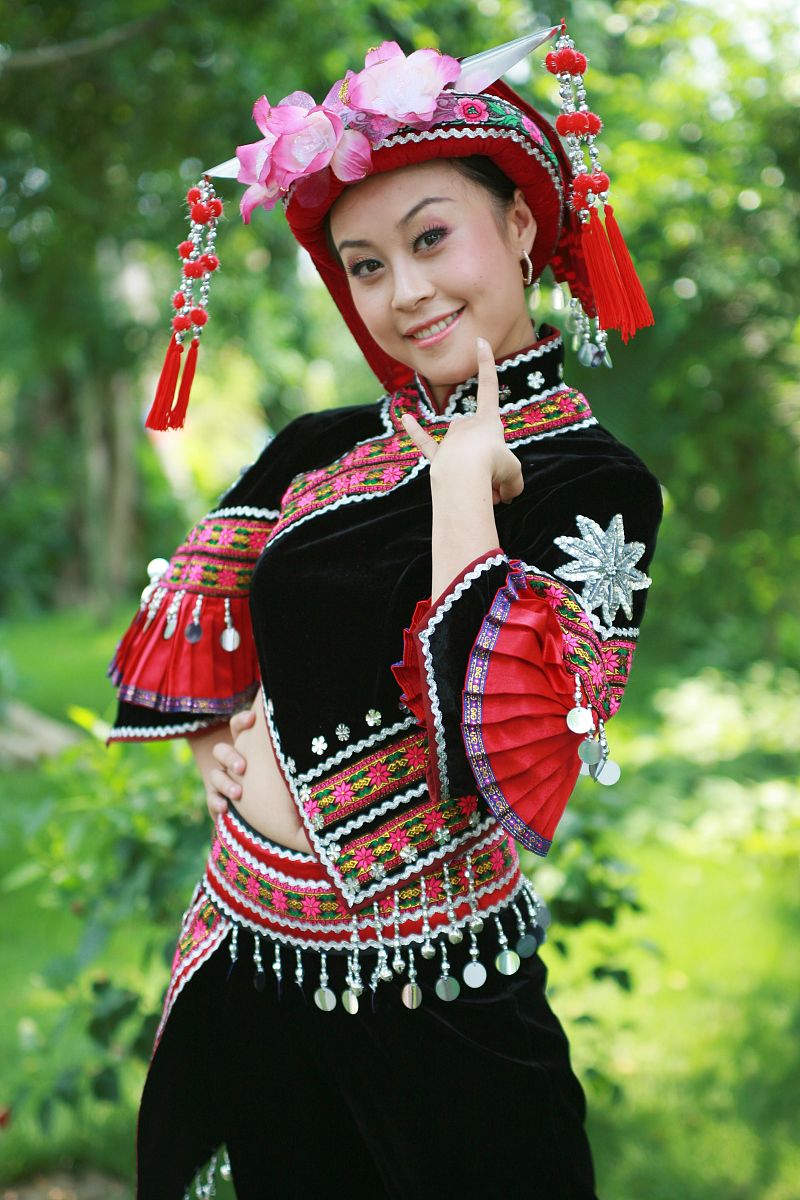 2006年7月21-22日,全国民族之花选拔活动广西赛区复赛在南宁进行.仫佬
