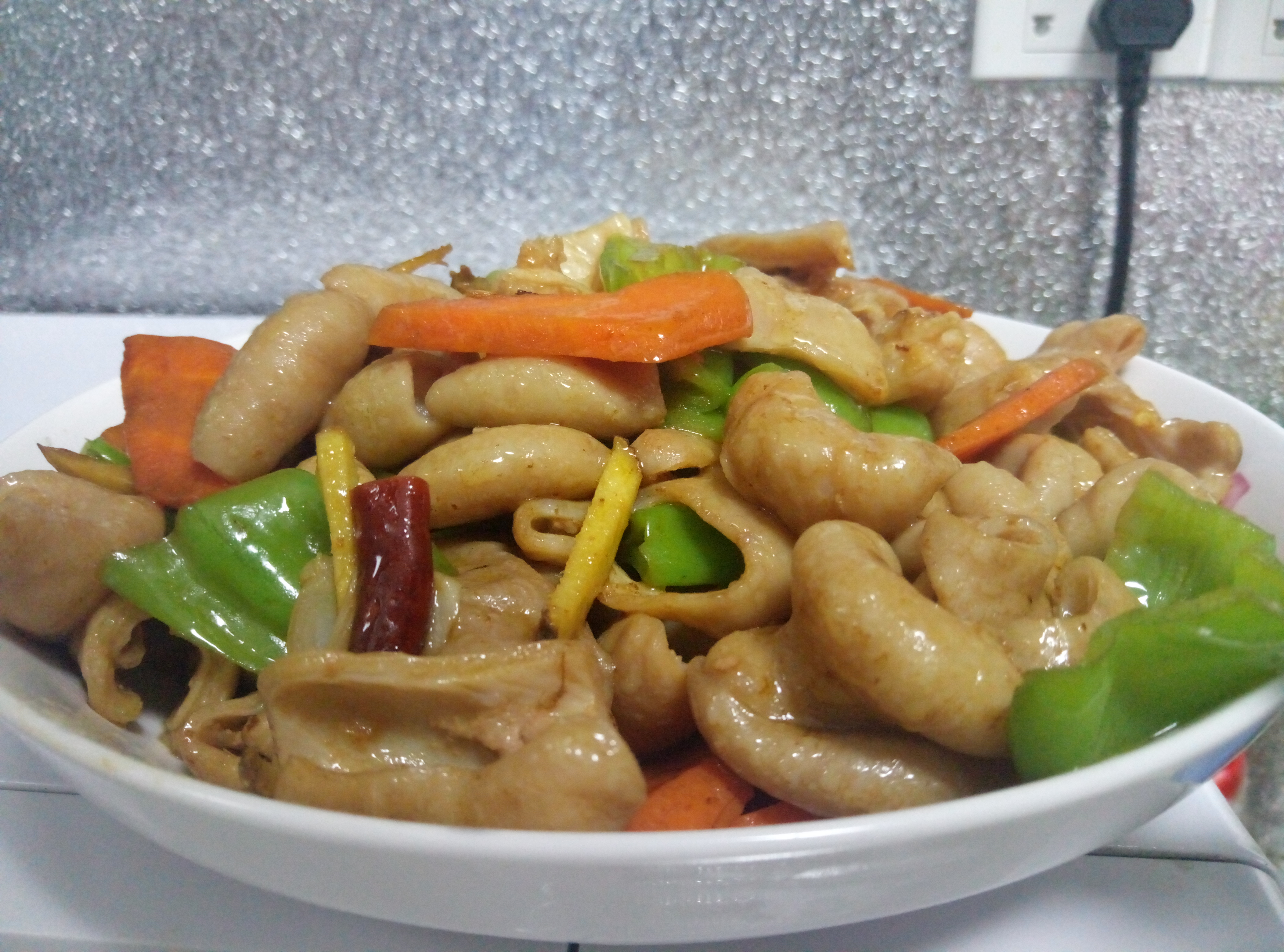 美味的青椒炒大肠做法,食材简单,好吃又香,一盘都不够吃