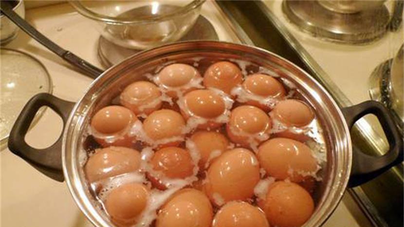 白吃了20多年煮鸡蛋,原来这样煮鸡蛋营养价值最高,多数人不知道