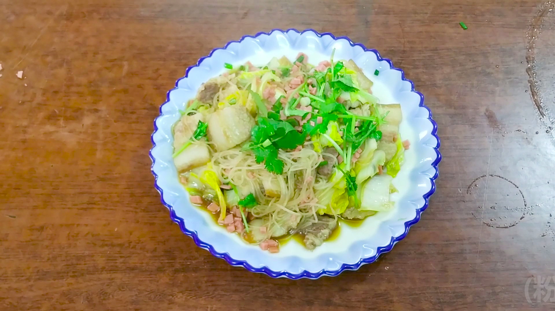 这盘回锅肉应该装入你的食谱中,加些粉丝,丝滑有味,真好吃