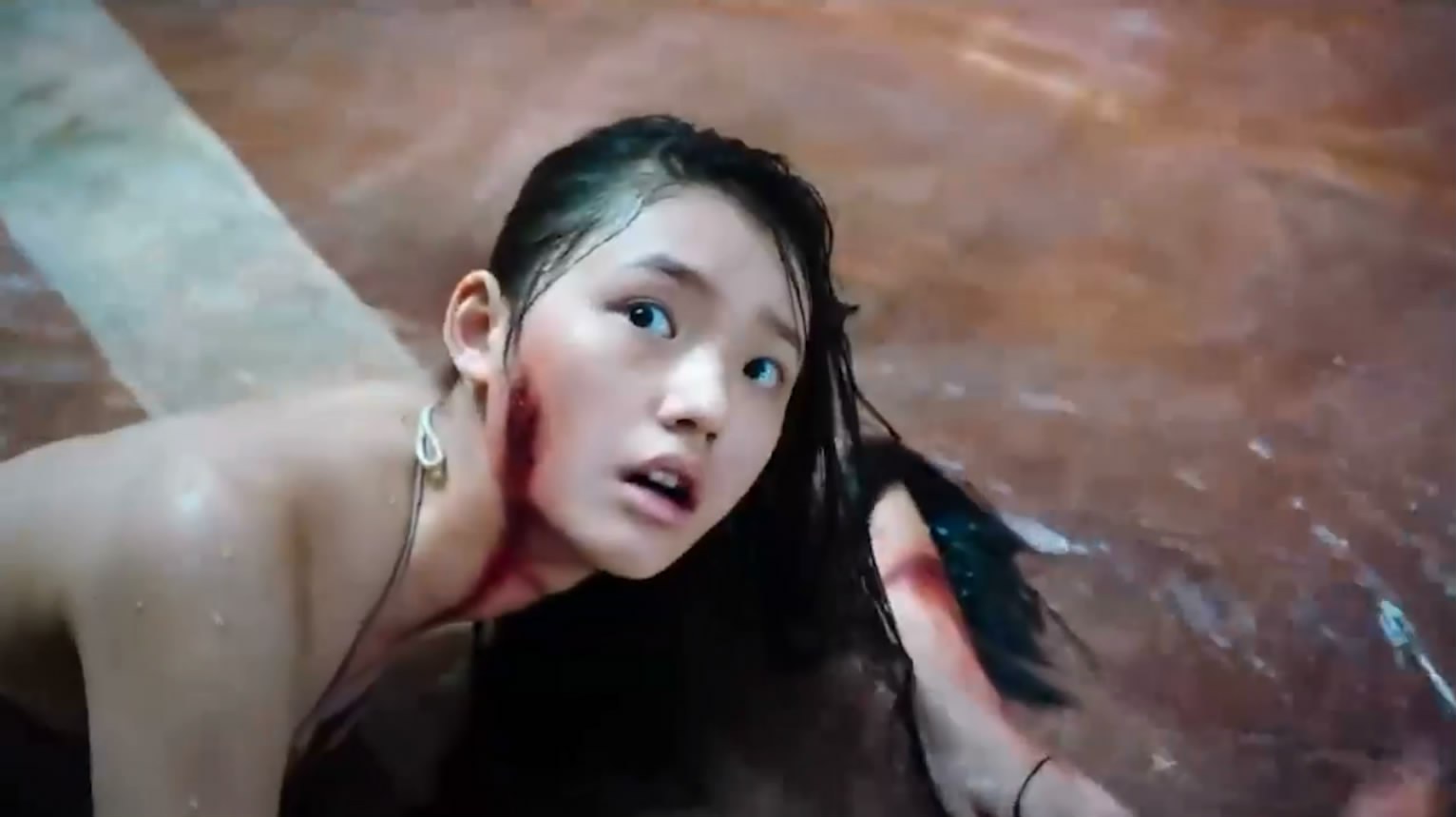 美人鱼:人鱼族遭到猎杀,人鱼师太一出手就击败来敌,太霸气了