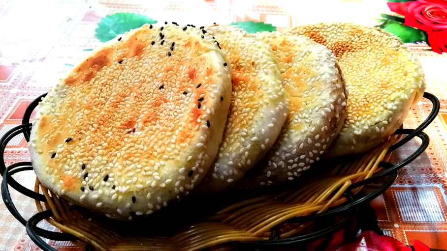 最好吃的老北京芝麻酱烧饼,酥的掉渣,内里千层松软,最地道做法