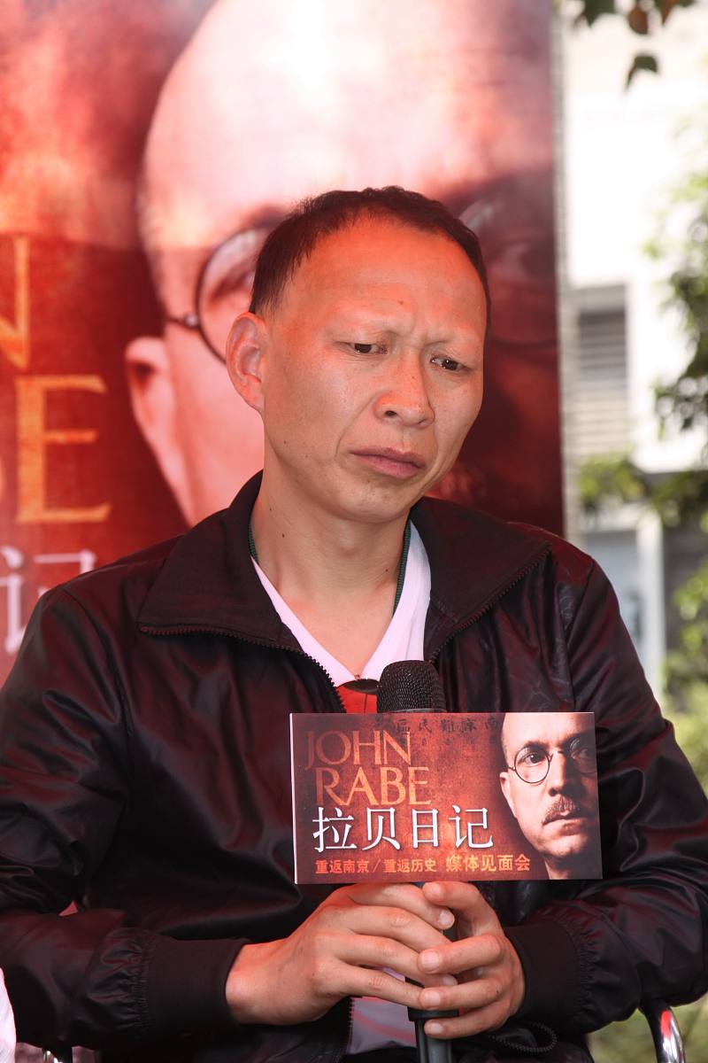2009年4月14日,南京,战争史诗影片《拉贝日记》在拉贝故居举行隆重的