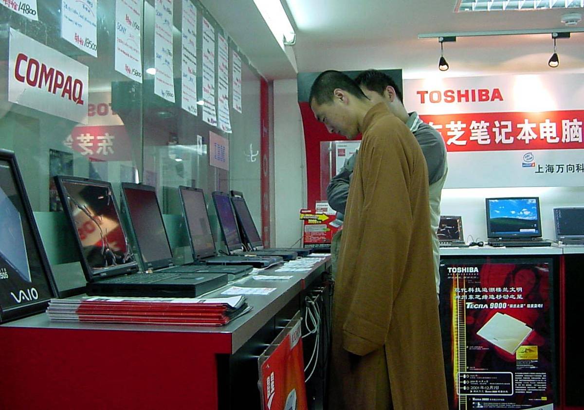 僧侣亲密接触笔记本电脑+++_+++上海徐家汇,僧侣,笔记本,