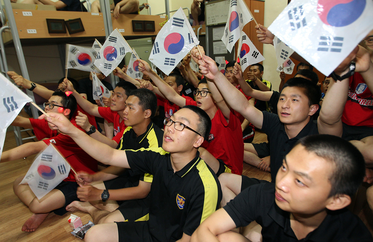 2010年6月17日,韩国首尔,2010世界杯b组次轮,韩国vs阿根廷,众多红魔球