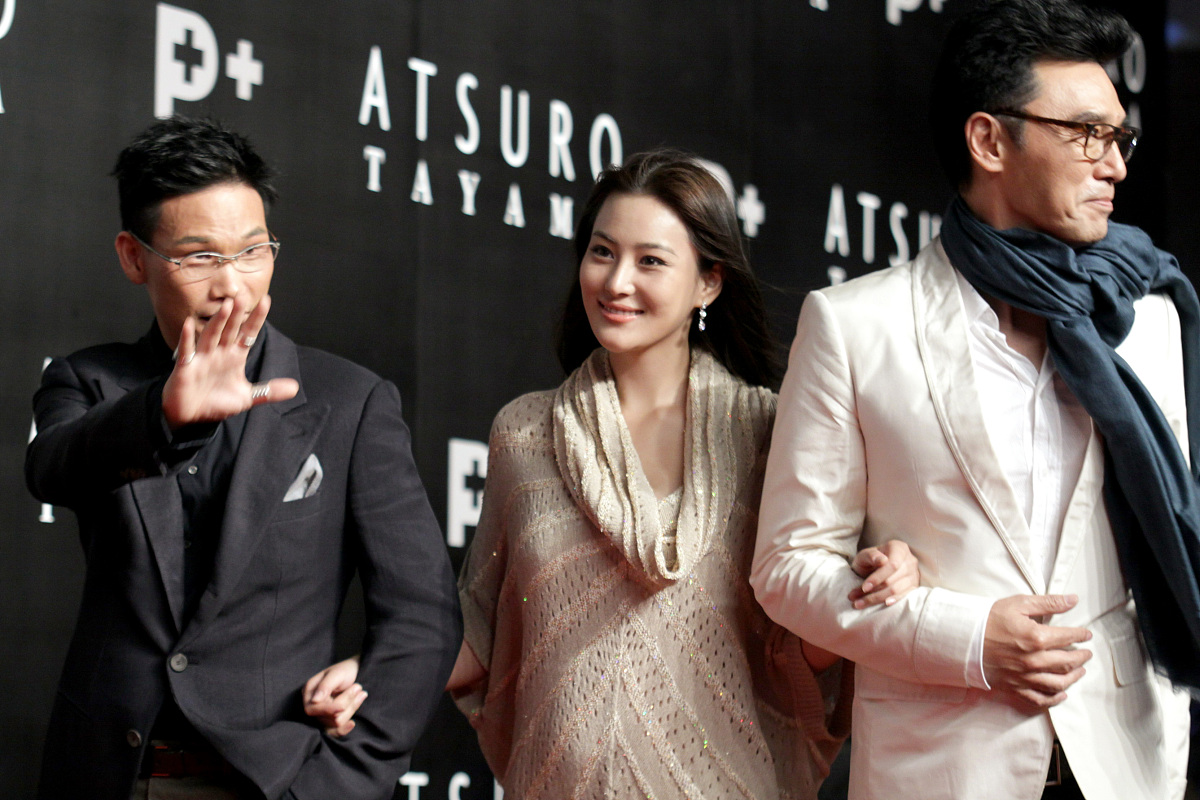 请650字的博客文章主题是：从你的全世界路过经典语录