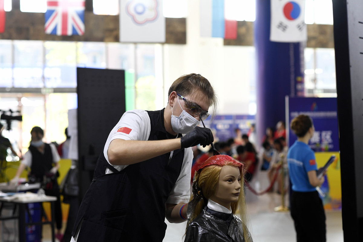 重庆奉节职业教育中心美发与形象设计专业课程设置 - 全面培养你的形象设计能力