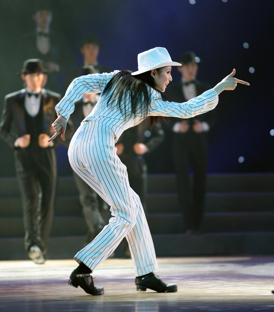 2008年4月16日,天津,中国东方歌舞团在天津大剧院隆重上演了大型环球