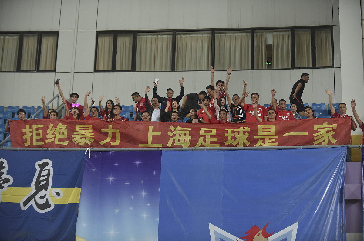 篮球赛振奋人心的横幅内容