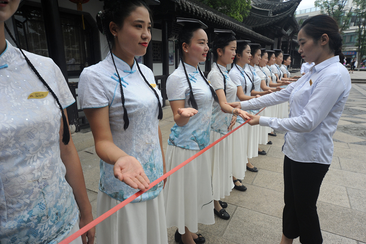 欣赏导游展风采