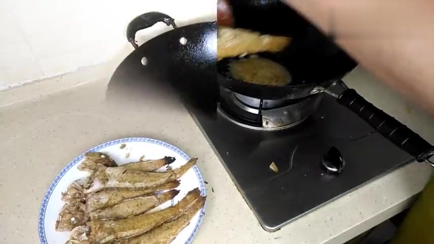 5元一斤马头鱼,煎着吃特别香,鱼肉鲜嫩无比,吃一口就停不下来