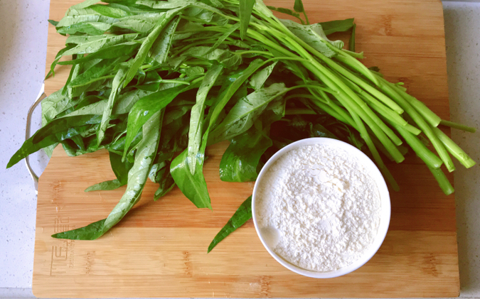 一把空心菜,一碗面粉,上锅一蒸,比大鱼大肉还好吃!