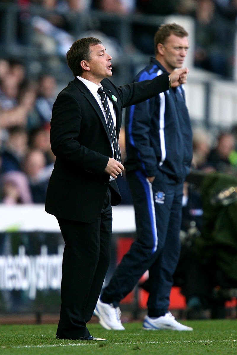 derby county manager billy davies ( l ) and everton manager davi