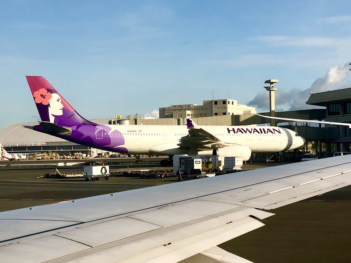 伊朗航班上的奢华景象：伊斯坦布尔飞德黑兰的乘客都穿什么？