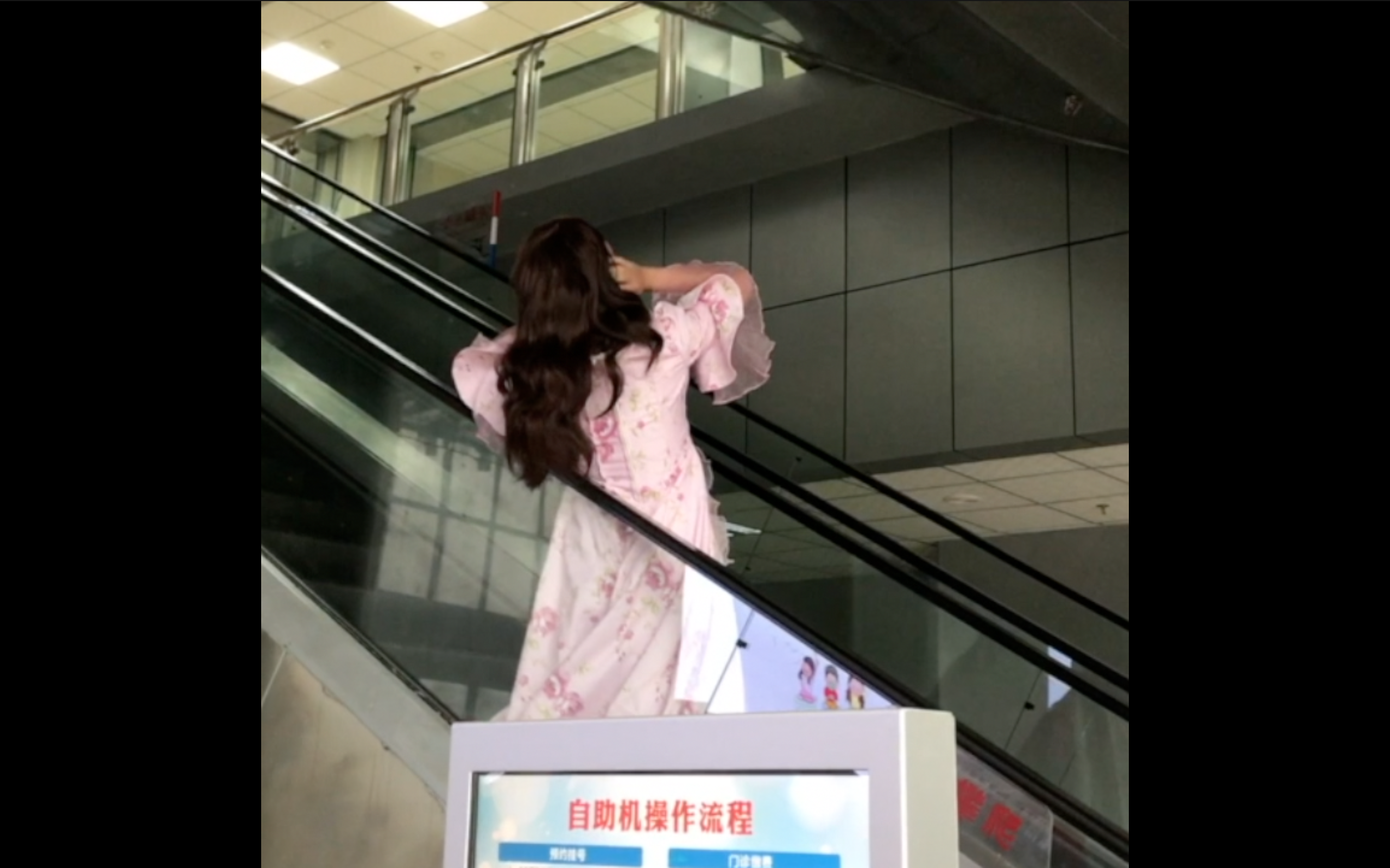 这个公主爱了!男医生扮粉红公主庆六一,萌娃惊呆秒变表情包