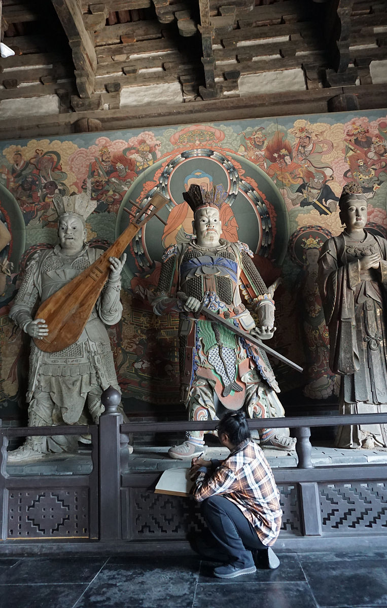 2019年9月30日,山西大同,辽代建筑华严寺.寺庙建筑粗狂.辽代雕塑庄严,