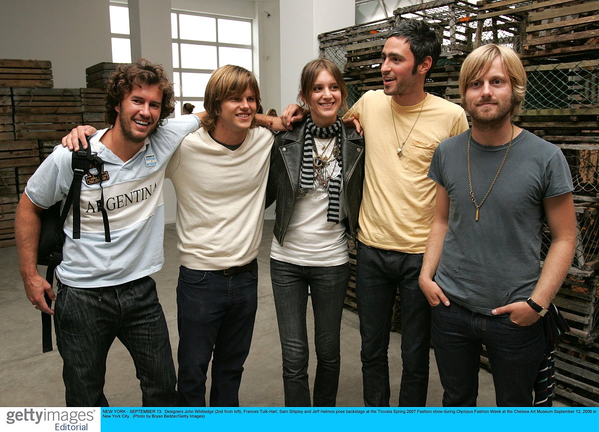 论文研究the nickel boys的隐喻写出论文的研究背景背景：The Nickel Boys是由美国作家科尔森·怀特黑德于2019年出版的小说。这部小说揭示了20世纪60年代的美国南方疗养院——Nickel Academy内部的惨无人道的虐待和谋杀事件。这本小说不仅揭示了美国深层次的种族歧视现象同时也反映了美国历史上的一个黑暗时期引发了人们对美国历史的反思和探讨。在这个小说中作者使用了大量的