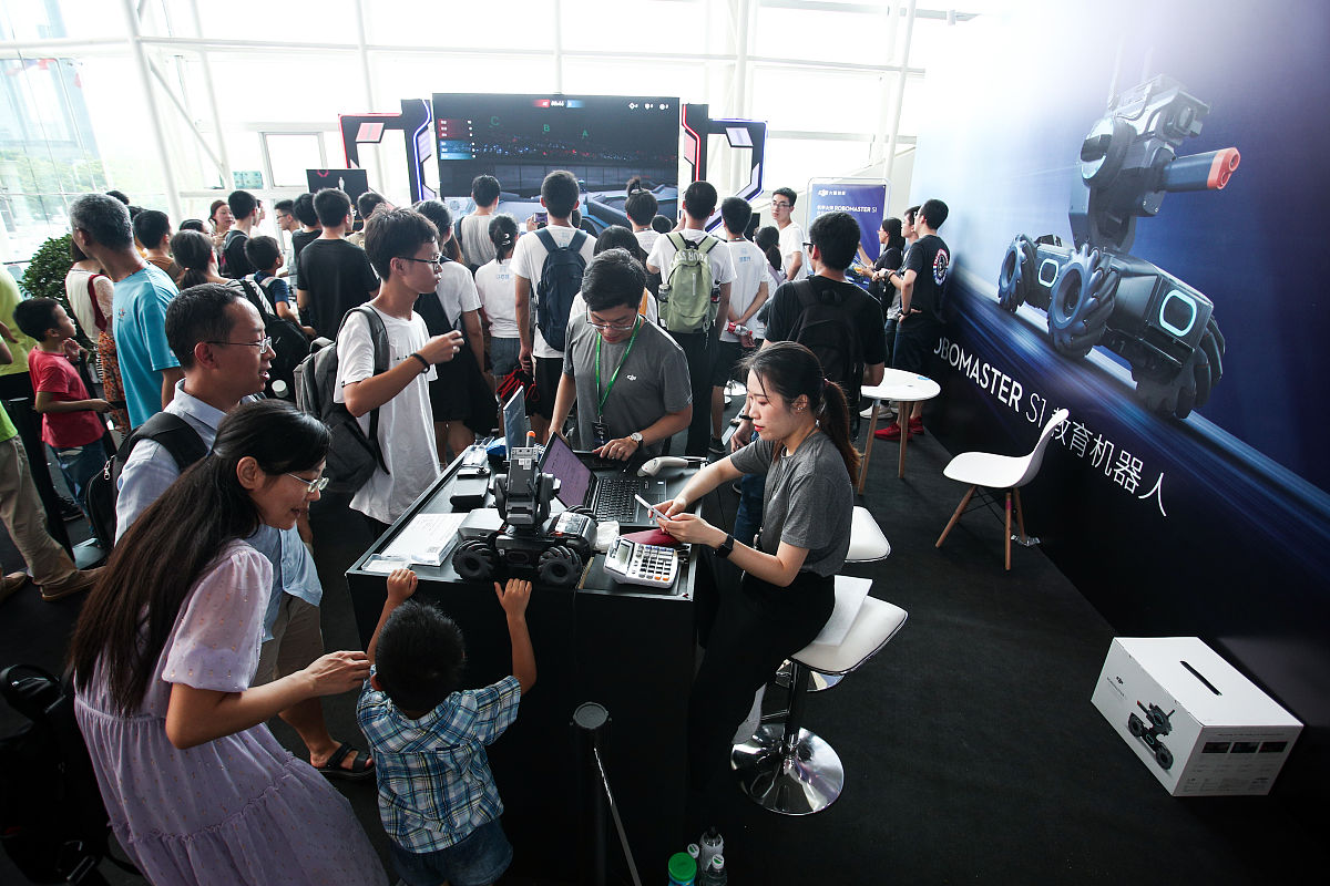 大连电子学校就业前景分析：机遇与挑战并存