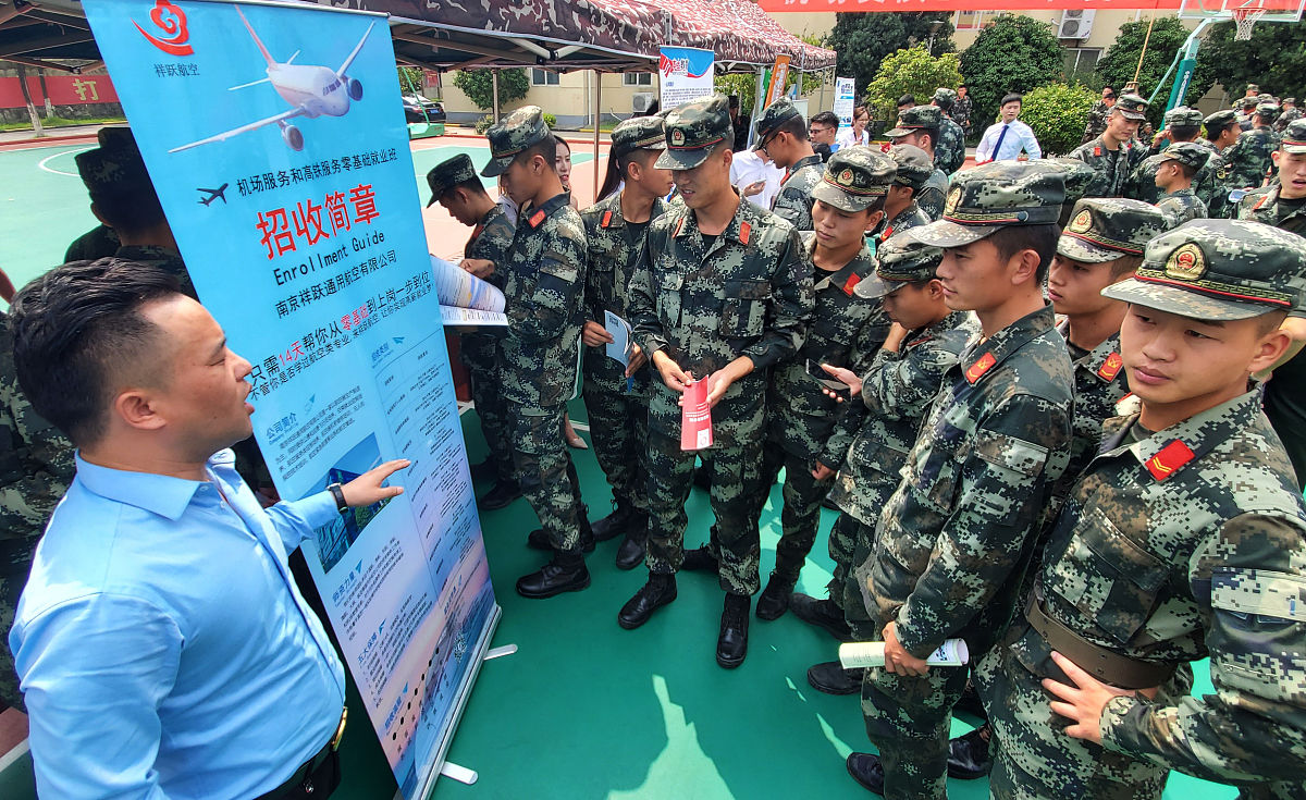 人物记实新闻稿件退伍不褪色用军人本色续写初心内容：从事计量工作疫情防控工作市场价格监管工作。