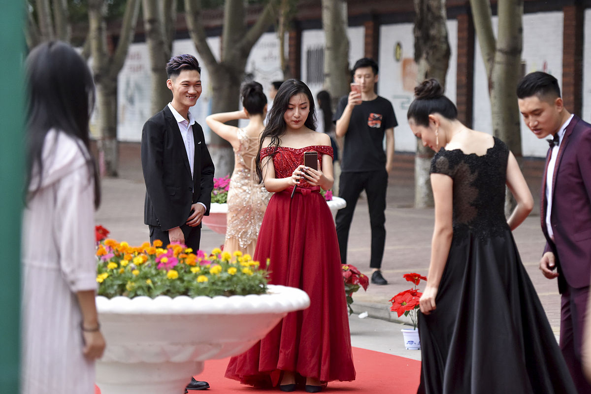 摄影摄像专业就业方向：从婚礼摄影到自媒体创业