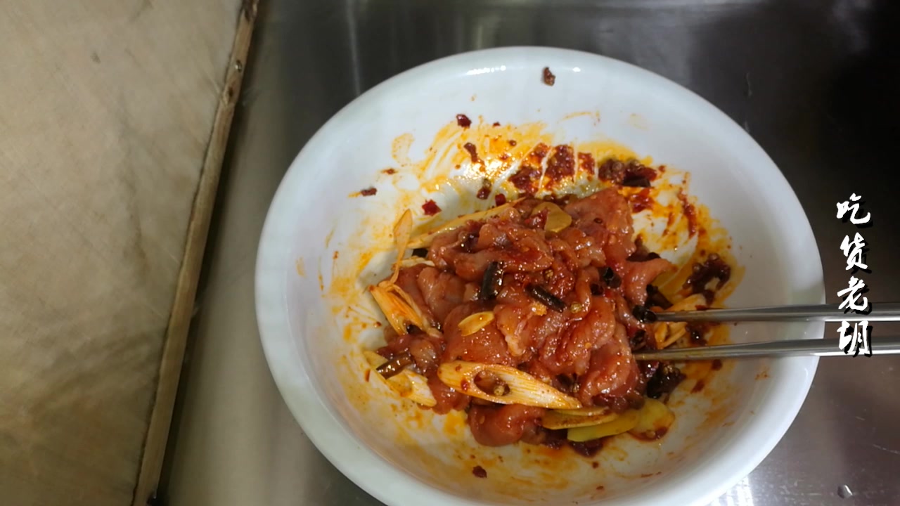瘦肉这样做,肉嫩多汁非常好吃,简单一蒸,一次可以吃掉一盘