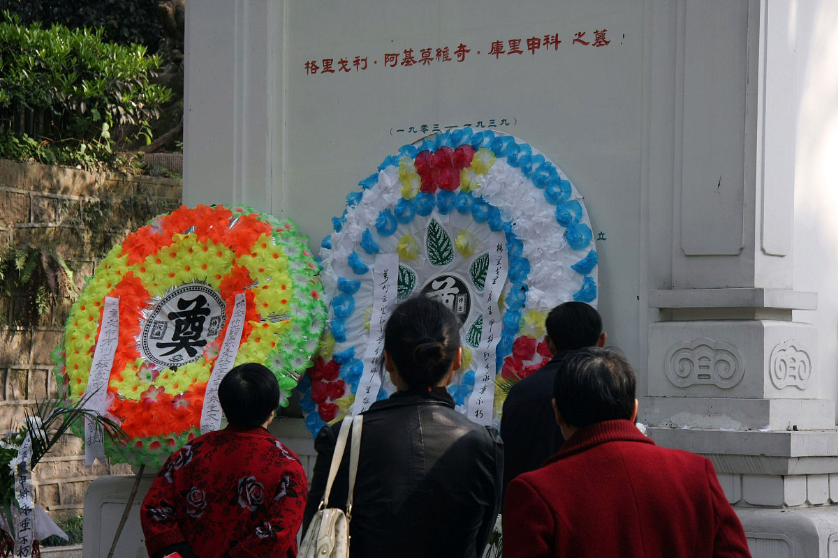 清明节活动：祭祀、扫墓、踏青，传承传统文化