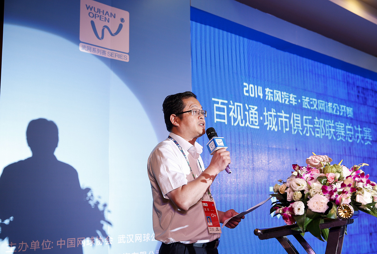 根据以下这段话提取一个标题。在云中台内部流传着这样一句话：有魔镜相关的项目解决方案、技术路线、AI算法、成本测算就找白礼卓找他就行了！在这一年多的时间里他已直接支撑全省魔镜项目60余项覆盖成都、雅安、自贡、资阳、乐山、眉山、攀枝花、凉山、南充、巴中、泸州、绵阳、宜宾等市州覆盖行业主要为政务、政法公安、金融、农业农村、商客、校园。支撑市州解决方案超100余个帮助市州拉动20000+行业魔镜发展量。在