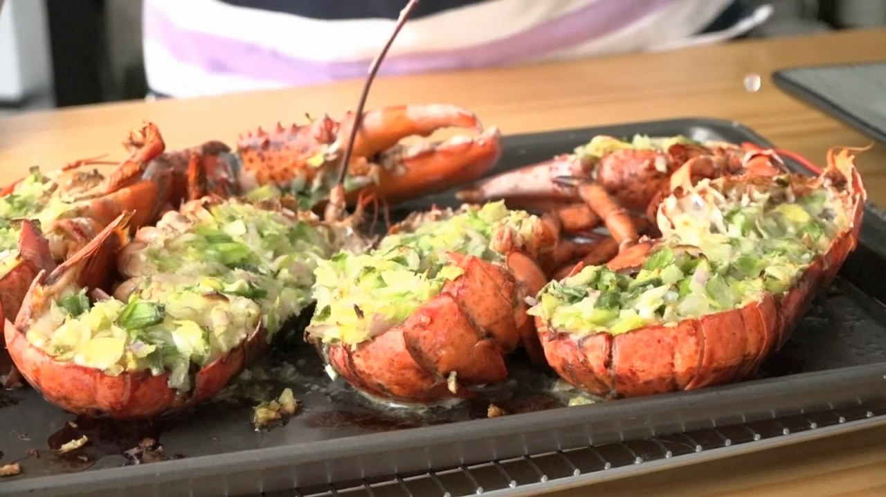 教你用很简单的方法烤龙虾,简单好学又美味,值得一试
