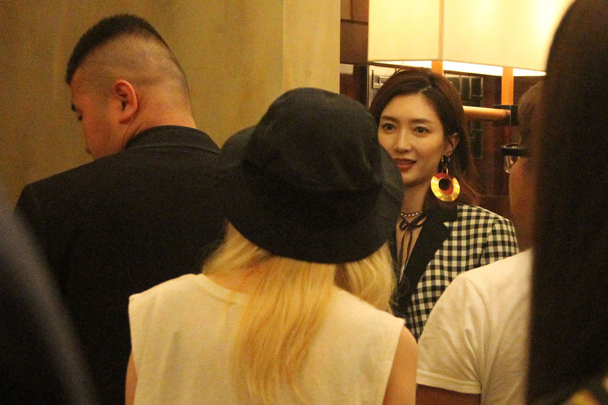 江疏影被曝插足金巧巧婚姻？狗仔漫画内涵揭秘酒店约会