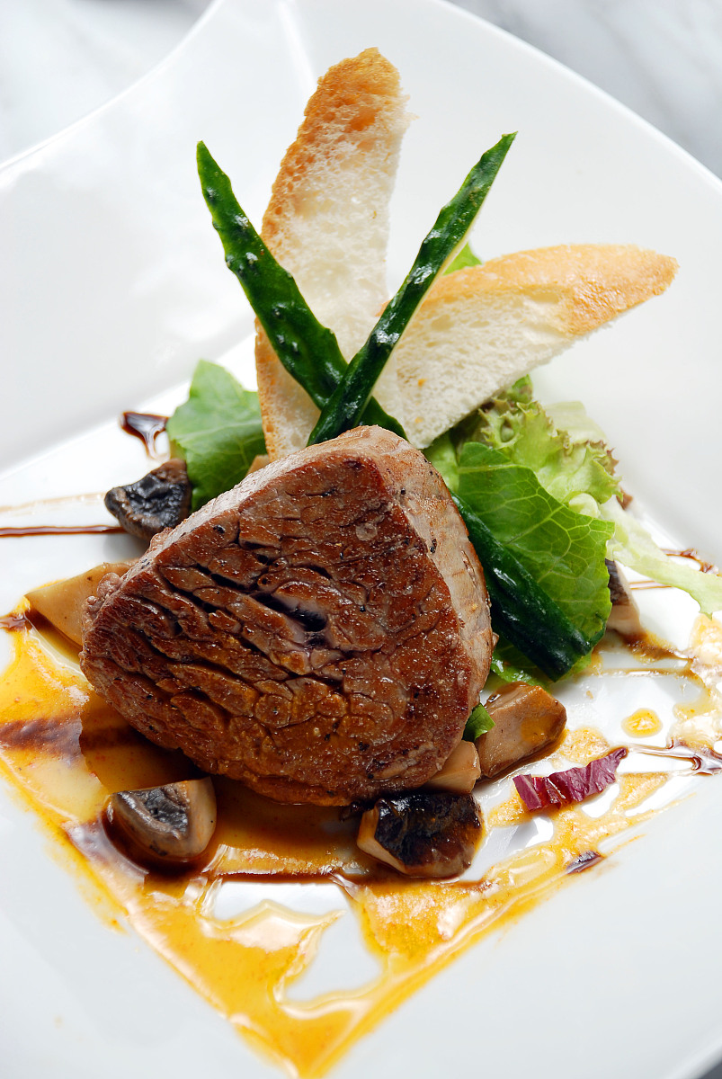 写一个KFC疯狂星期四文案