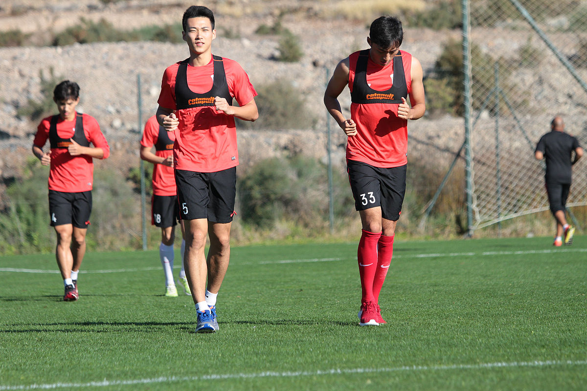 英雄联盟上路对线青钢影Zeus：如何打败他并让他0-10-0