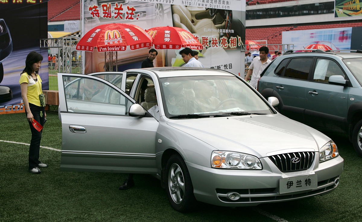 2005年6月11日,北京汽车展.看伊兰特汽车.+++_+++工体汽车展