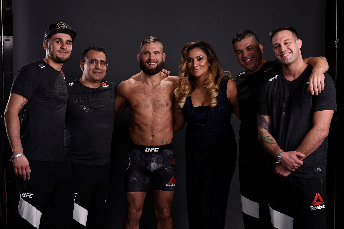 一个专业wwe的现场解说请解说wwe第1213期smackdownkarrion kross 击败madcap moss