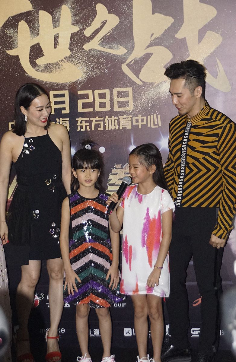 冉莹颖携俩娃霸气秀事业线力挺老公 叶璇携男友秀恩爱,钟丽缇一家现身