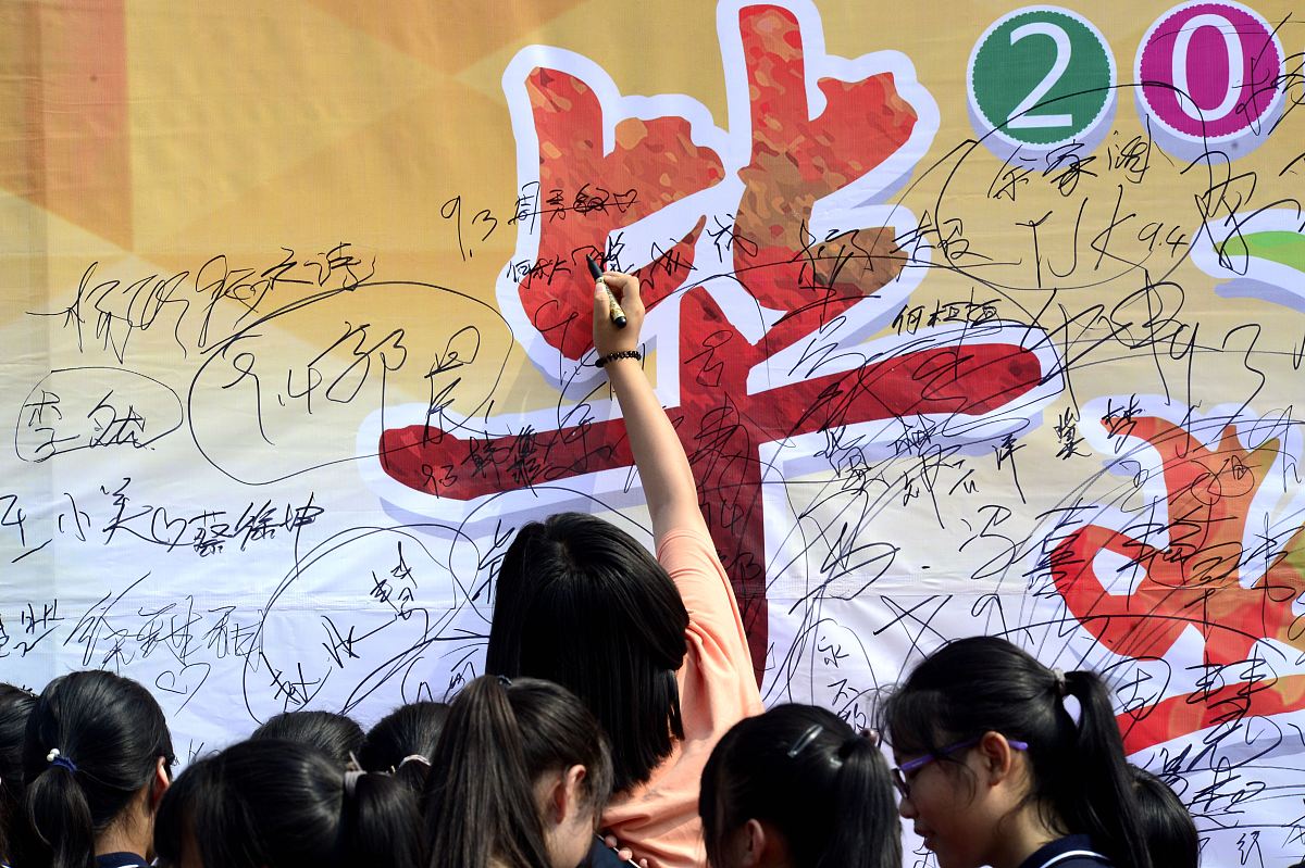 初中生涯即将挥手告别的作文 题目：又到离别时字数 800