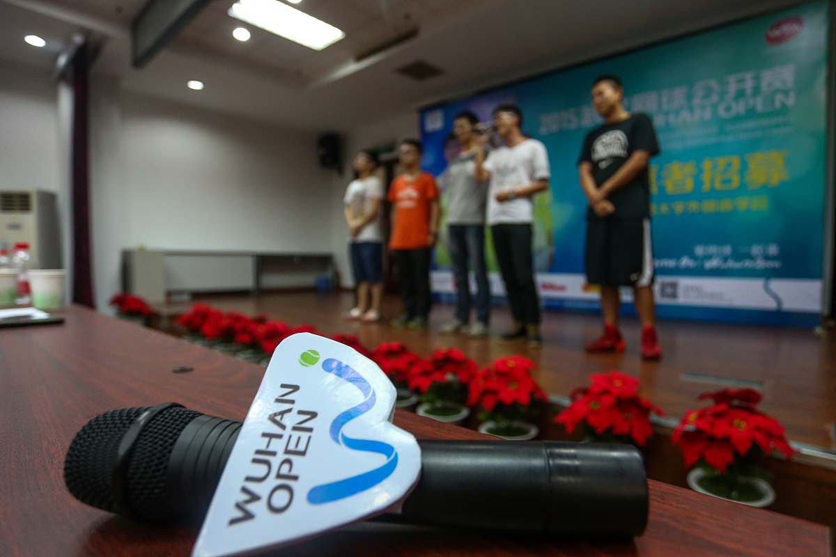 写一篇小学校园之声广播主持稿