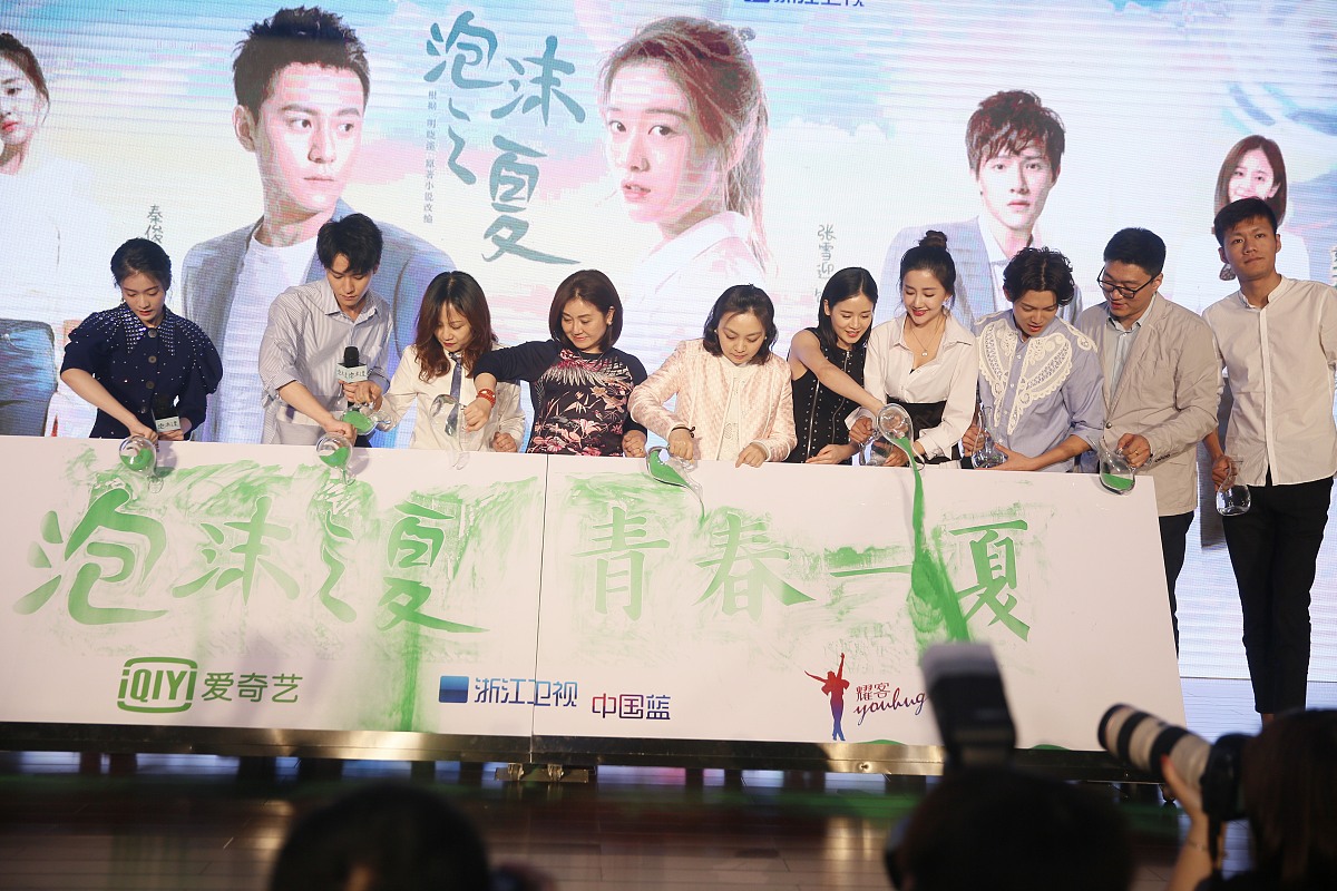 编一个陈居乾和张怡斐的爱情故事