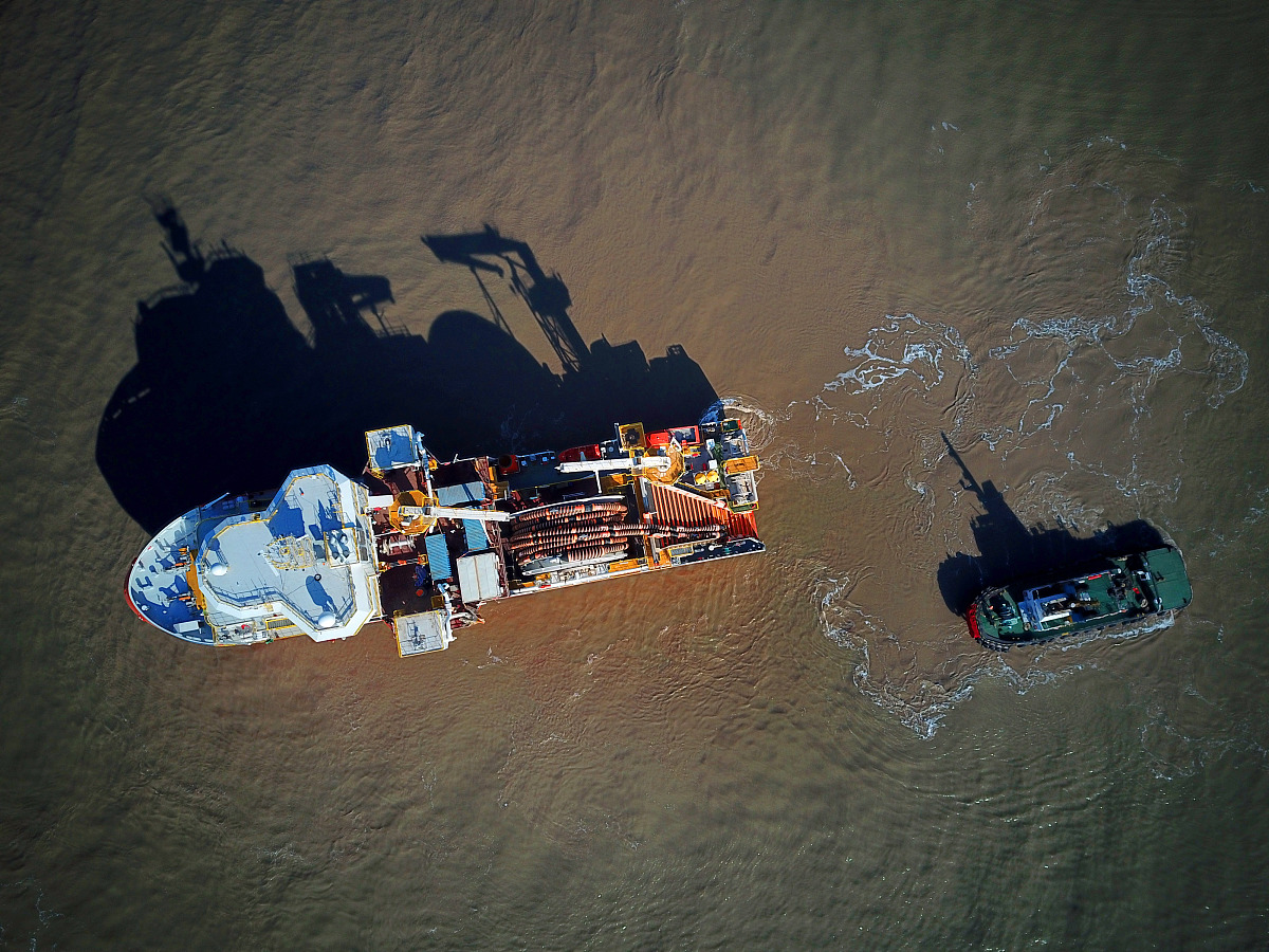 如何用故事性的语言描述海轮靠驳作业