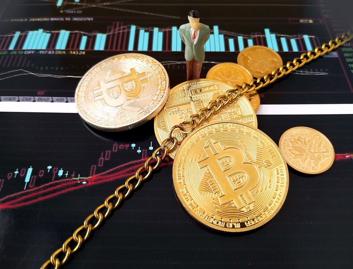 ***_***比特币突破6万元 基金大佬预测明年底升至26万元 携带着投资人
