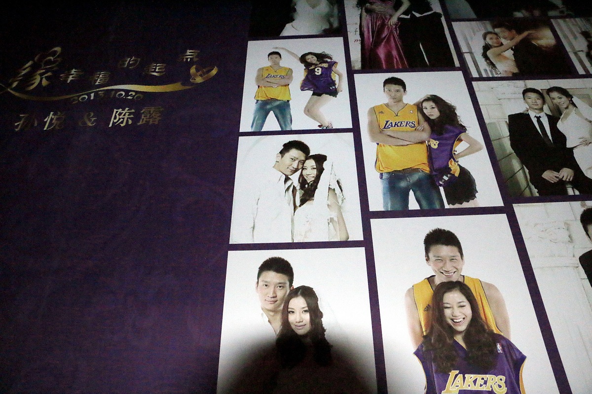 从成本的角度来看每桌放一瓶白酒显然是比较浪费的做法。因为有些客人可能并不喝白酒或者只喝一点点这样就会造成浪费。而将白酒放在指定位置让客人自取则可以根据客人的需求来提供白酒避免浪费从而节省成本。从浪费的角度来看每桌放一瓶白酒的确是比较浪费的做法。因为有些客人可能并不喝白酒或者只喝一点点这样就会造成浪费。而将白酒放在指定位置让客人自取则可以根据客人的需求来提供白酒避免浪费从而节约资源。从客人感受的角度