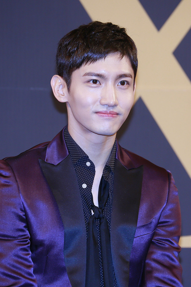 某蛋糕店对某新品种蛋糕进行销售根据试销情况得到单价x单位：元个1与每天的销量y单位：个的数据如下表： 单价x元个56789 销量y个 10080705030 1求该新品种蛋糕的销量y关于销售单价x的经验回归方程