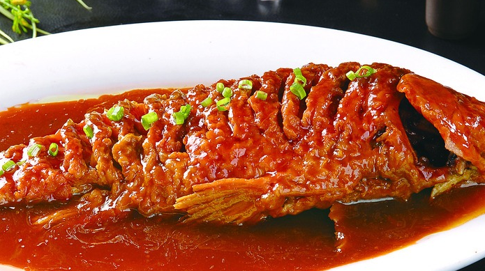 教你香煎鲈鱼最好吃的做法,肉香味美,色泽诱人!