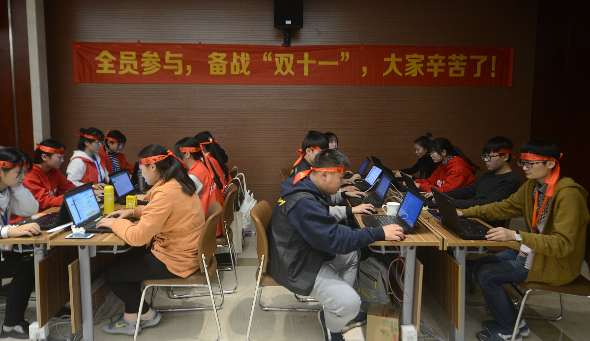 昆明市财经商贸学校专业设置：会计学、国际贸易、市场营销、电子商务