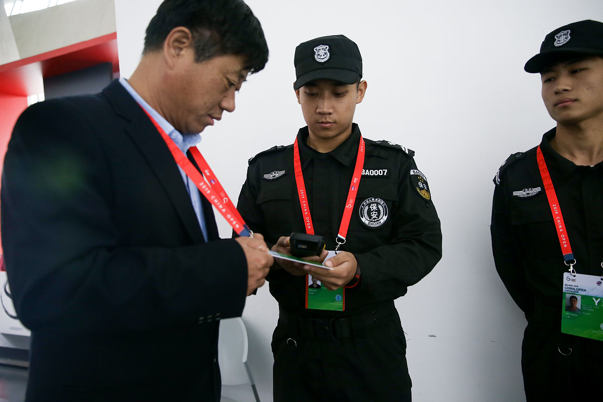 保安公司的队长如何踩经理回答加拓展。