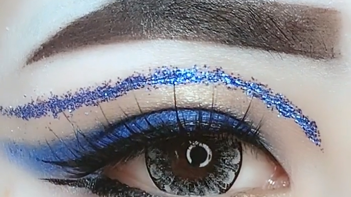 适合男孩子的眉妆和眼妆,时尚个性的舞台妆,这个儿童节不一般!