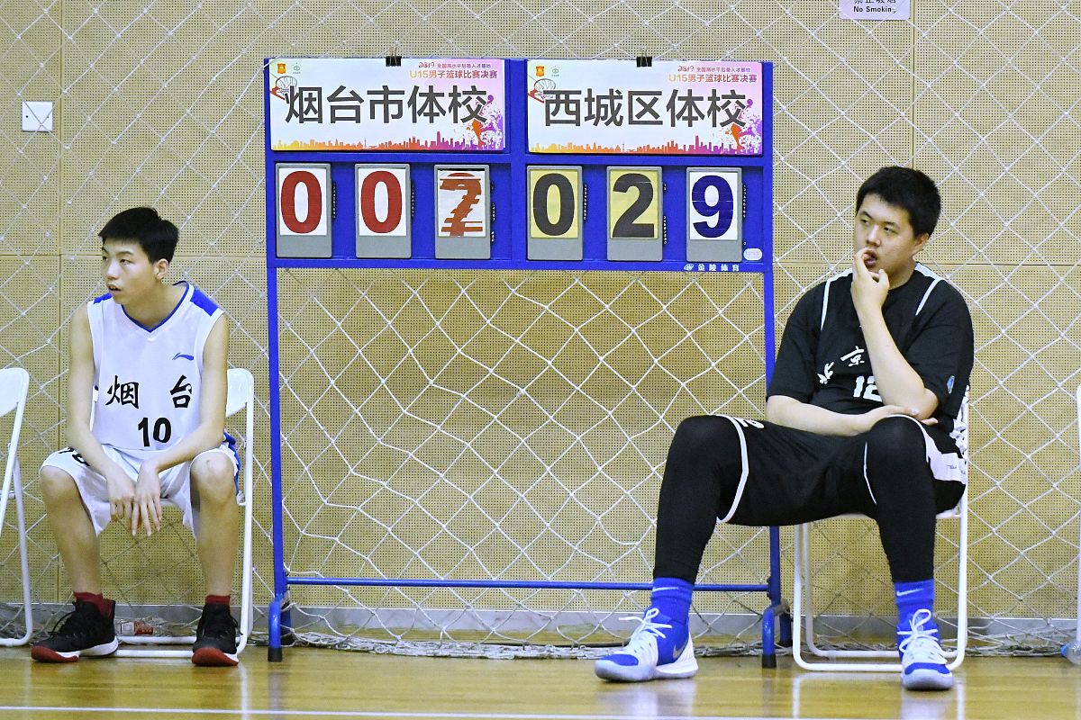 篮球赛争执处理：裁判如何有效介入并维持秩序
